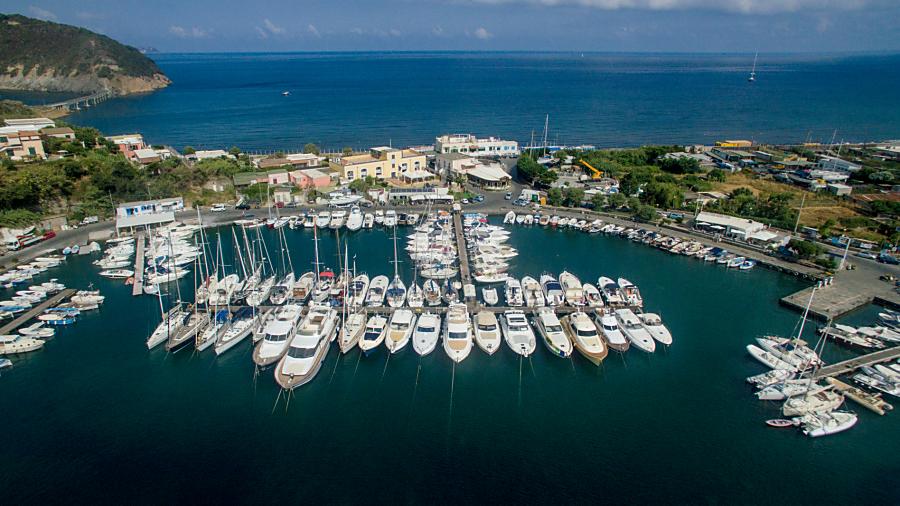 Yachting Santa Margherita procida premiato con i blue marina awards